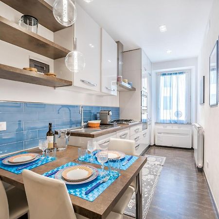Blu Mare Apartment เวอนาซซา ภายนอก รูปภาพ